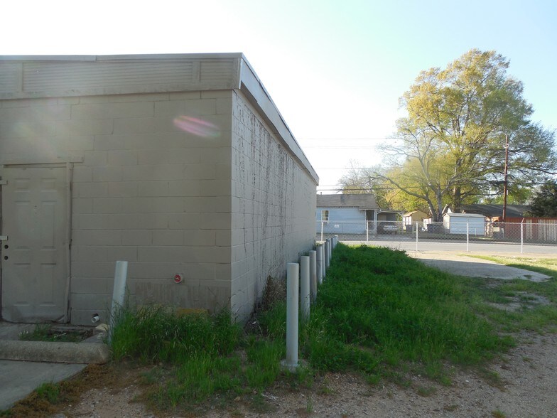 More Photos Of 3744 Dixon Ave, Dallas Freestanding For Lease