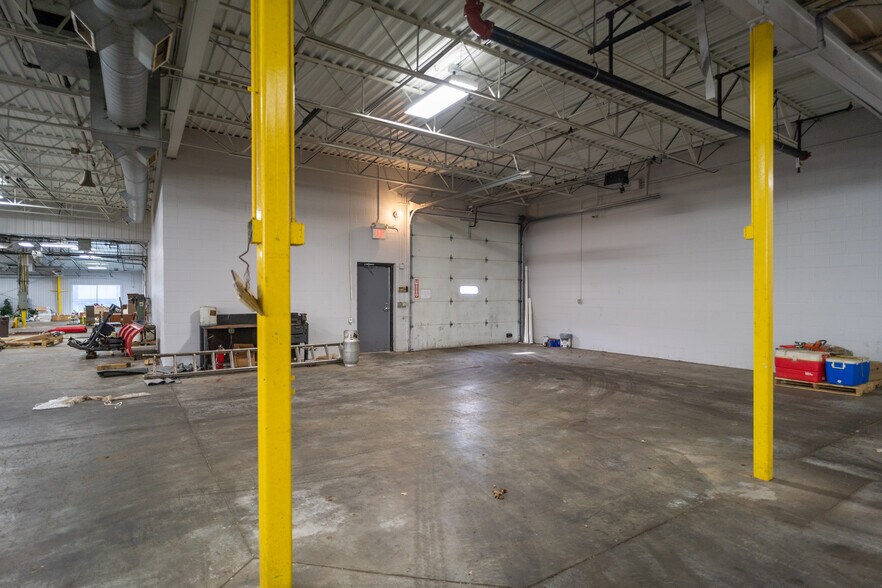 More Photos Of 1304 Valleyhigh Dr NW, Rochester Showroom For Sale