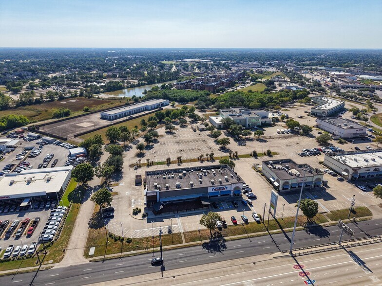 More Photos Of 12802-12808 Gulf Fwy, Houston Unknown For Lease