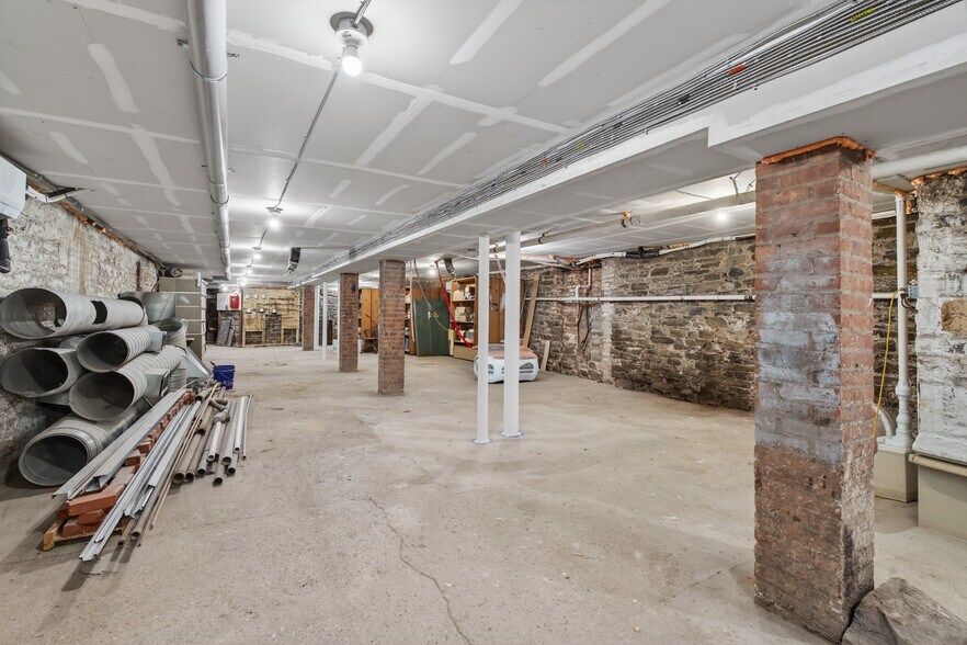 More Photos Of 316 Wall St, Kingston Storefront Retail Residential For Lease