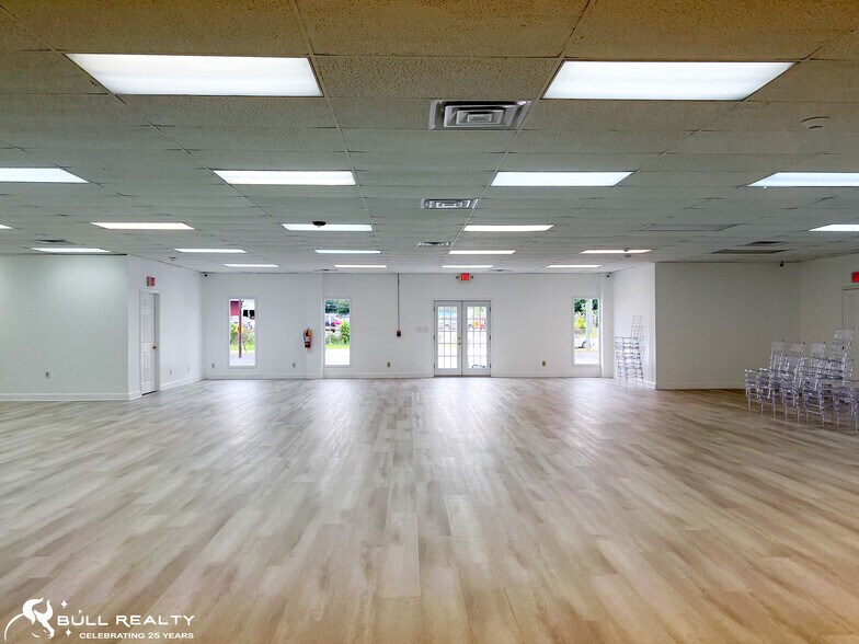 More Photos Of 99 Bay St, Fairburn Light Manufacturing For Sale