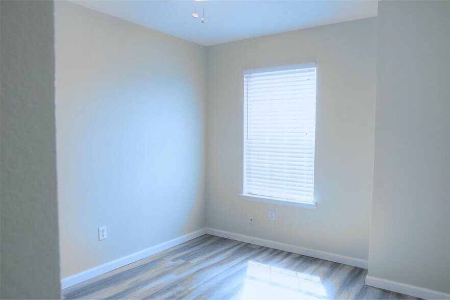 More Photos Of 141 Lindas Creek Ln, Weatherford Multifamily For Sale