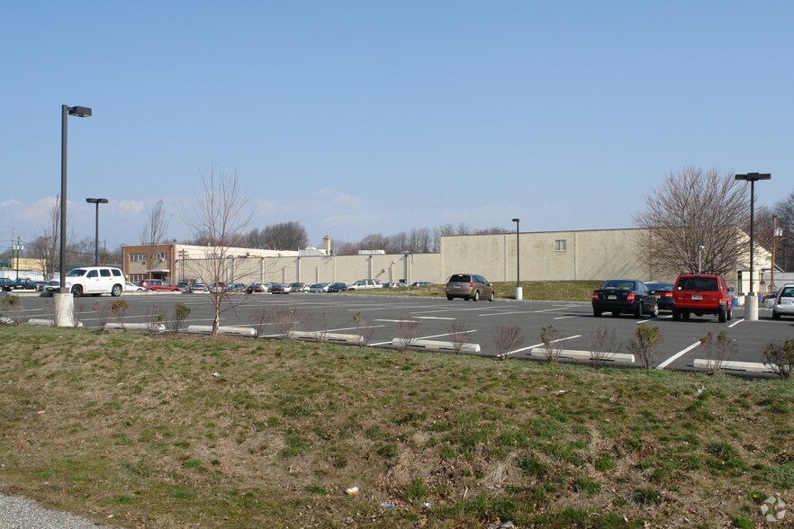 Primary Photo Of 1 Commerce Dr, Cranford Warehouse For Lease