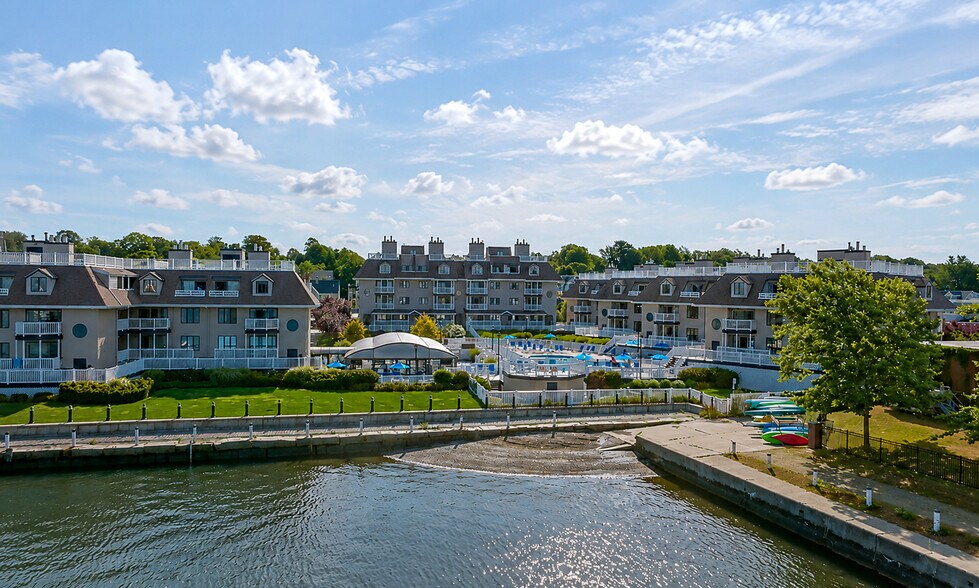 More Photos Of 551 Thames St, Newport Hotel For Sale