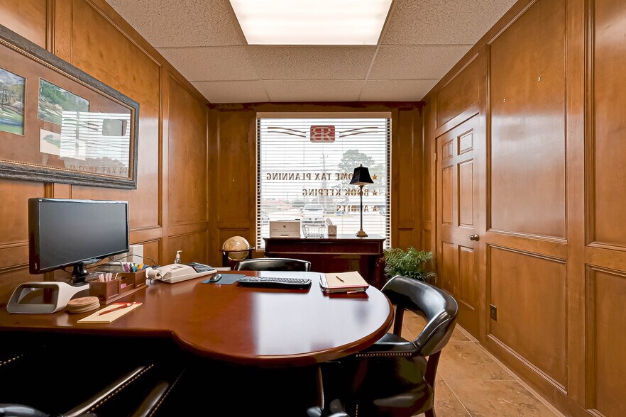 More Photos Of 3512 Avenue I, Rosenberg Office For Lease