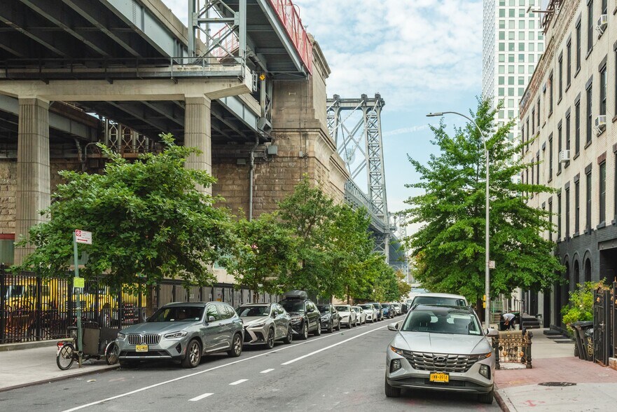 More Photos Of 328 Berry St, Brooklyn Apartments For Sale