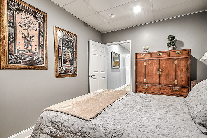 More Photos Of 220 Broad St, Kingsport Flex For Sale
