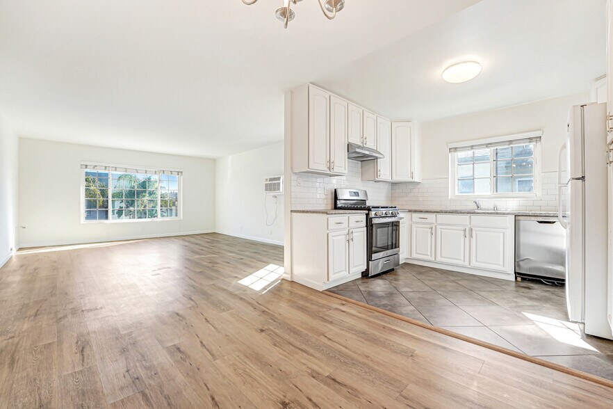 More Photos Of 1937 S Shenandoah St, Los Angeles Apartments For Sale