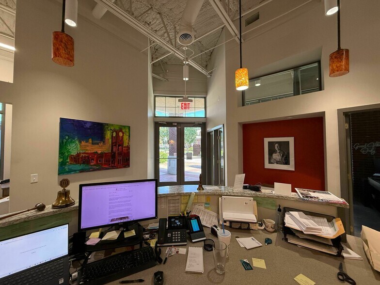 More Photos Of 2101 W Chesterfield Blvd, Springfield Office For Sale