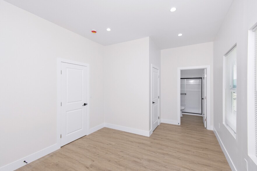 More Photos Of 1823 P St, Sacramento Apartments For Sale
