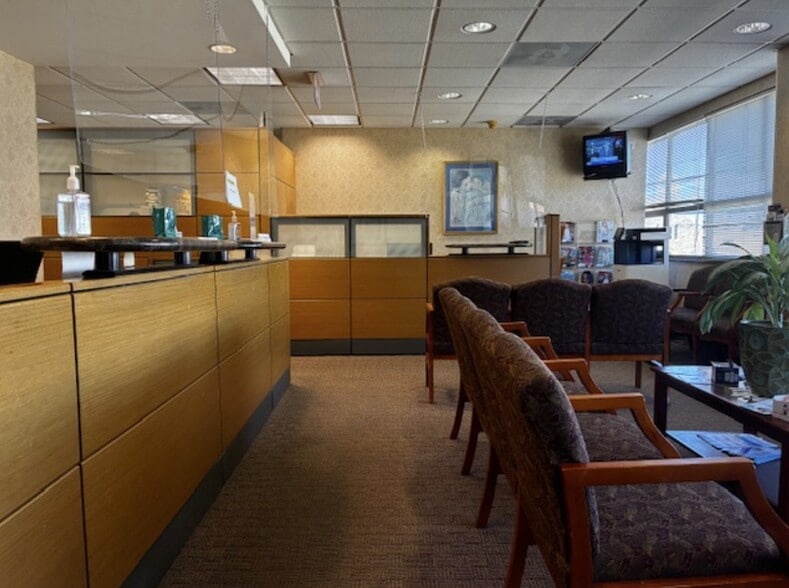 More Photos Of 233 Willis Ave, Mineola Office For Sale