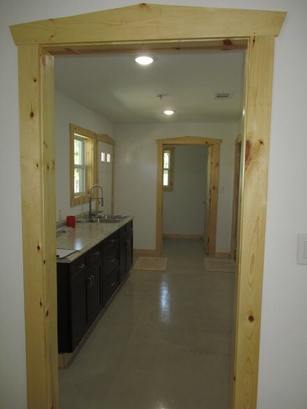 More Photos Of 12724 Lowden Ln, Manchaca Office Residential For Lease