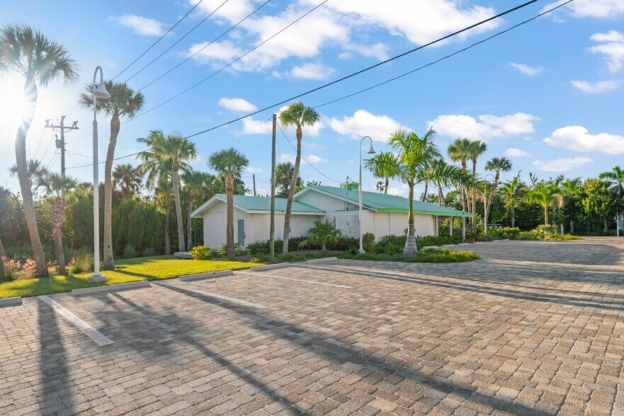 More Photos Of 1025 Periwinkle Way, Sanibel Storefront For Sale