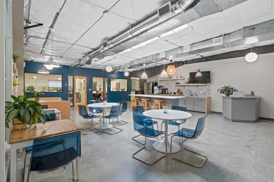 More Photos Of 1508 Nw Vivion Rd, Kansas City Coworking Space