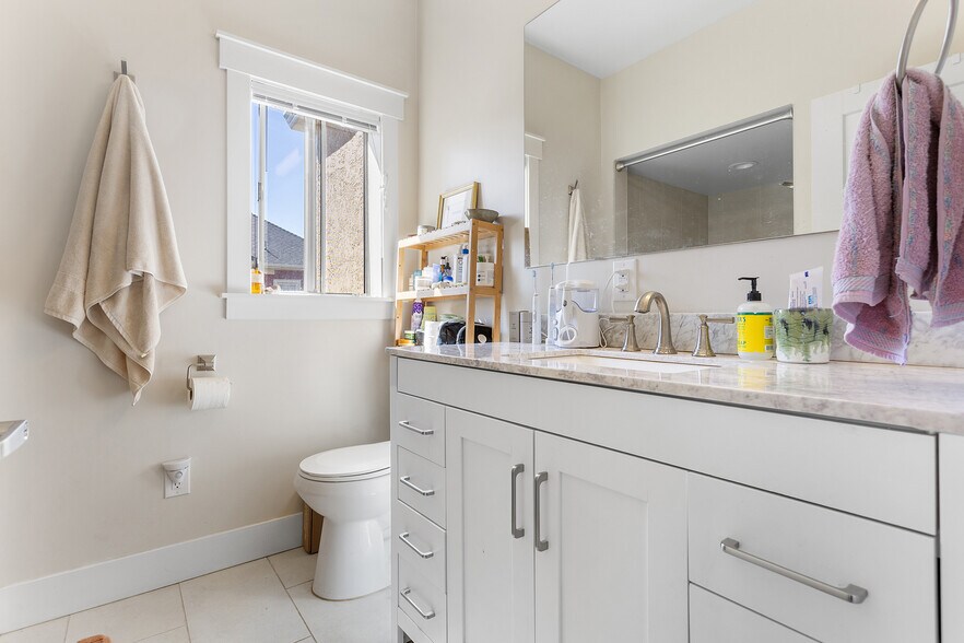 More Photos Of 823-825 55th St, Oakland Apartments For Sale