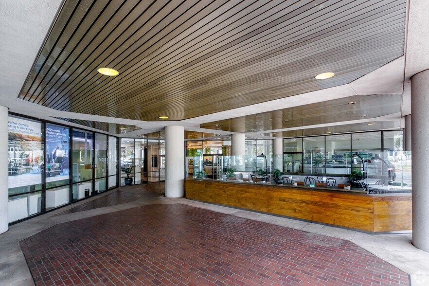 More Photos Of 11726 San Vicente Blvd, Los Angeles Office For Lease