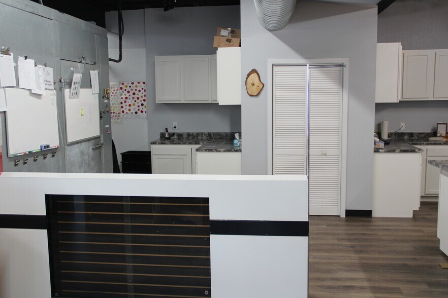 More Photos Of 446 S Main St, Winner General Retail For Sale