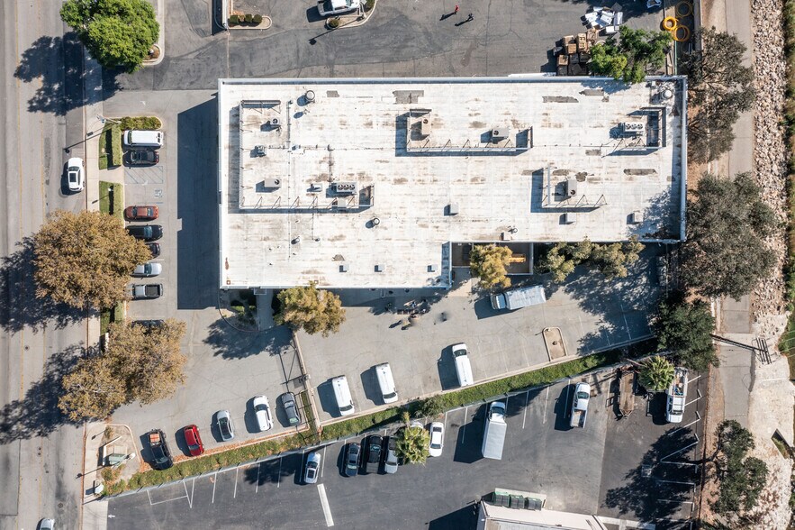 More Photos Of 520 E Easy St, Simi Valley Warehouse For Lease