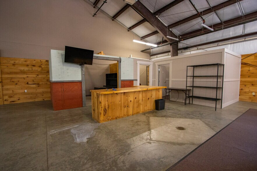 More Photos Of 322 Little Brooke Ln, West Columbia General Retail For Lease