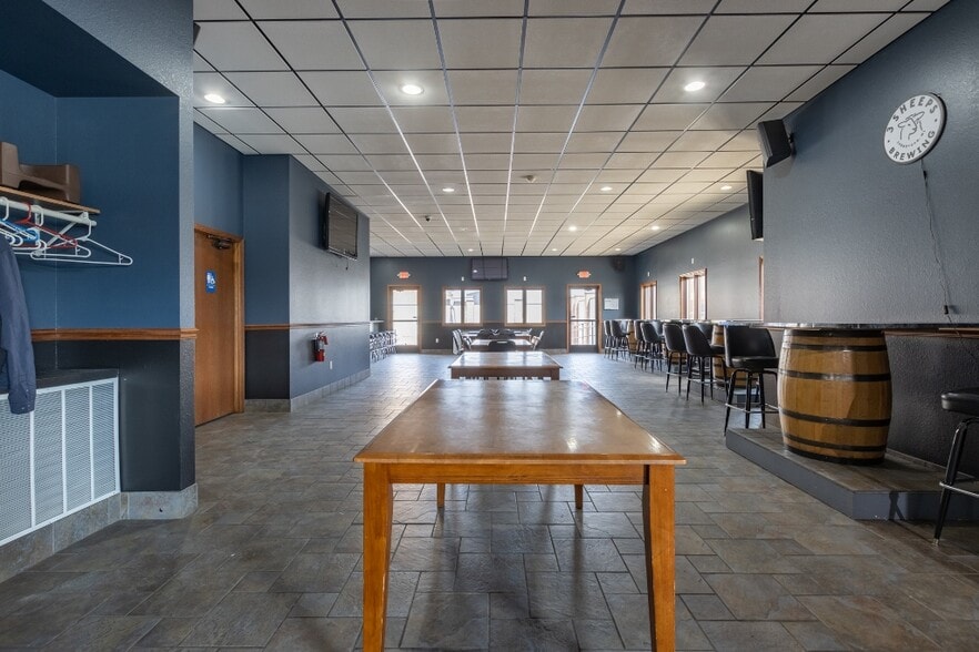 More Photos Of 740 Washington St, Wausau Bar For Sale