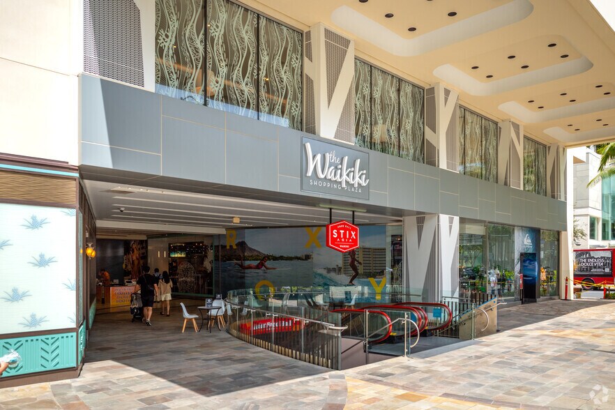 More Photos Of 2250 Kalakaua Ave, Honolulu Restaurant For Lease