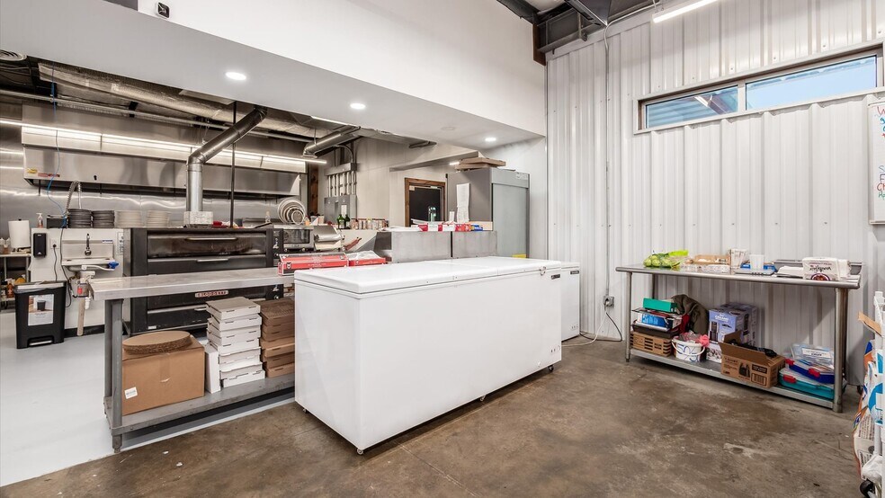 More Photos Of 34 Potters Ln, Roseville Restaurant For Sale