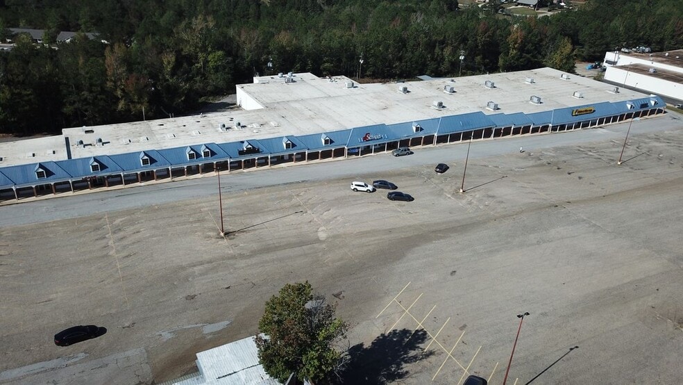 More Photos Of 33011 Highway 43, Thomasville Storefront For Lease