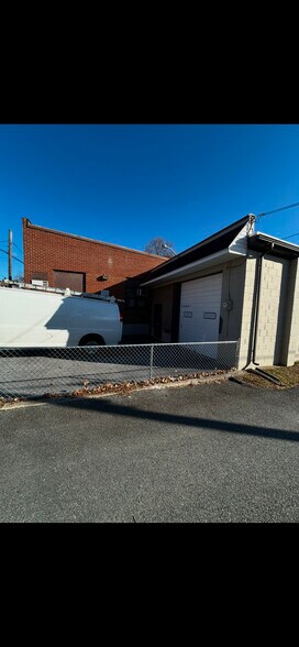 More Photos Of 932 High St, Lancaster Light Manufacturing For Lease