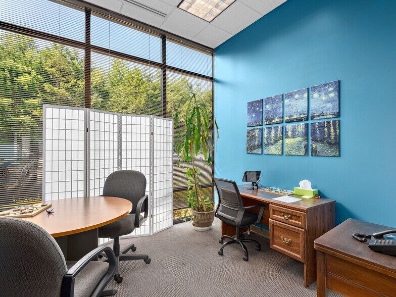 More Photos Of 1100 Ridgefield Blvd, Asheville Office For Lease