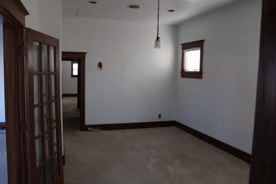 More Photos Of 905 Main St, Windsor Office For Lease