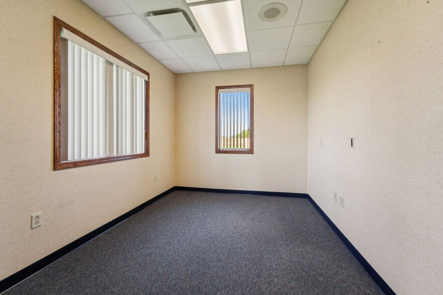 More Photos Of 790 Eastgate Dr, Ripon Medical For Sale