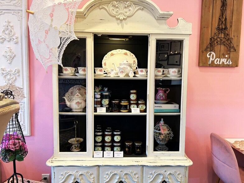 More Photos Of 9404-9412 137 Ave NW, Edmonton Freestanding For Sale