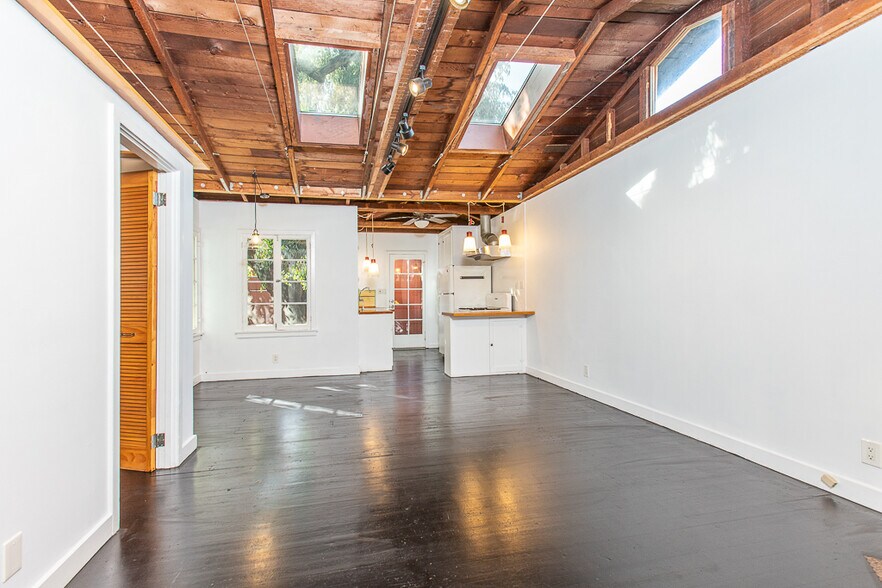 More Photos Of 2008-2020 Strongs Dr, Venice Apartments For Sale