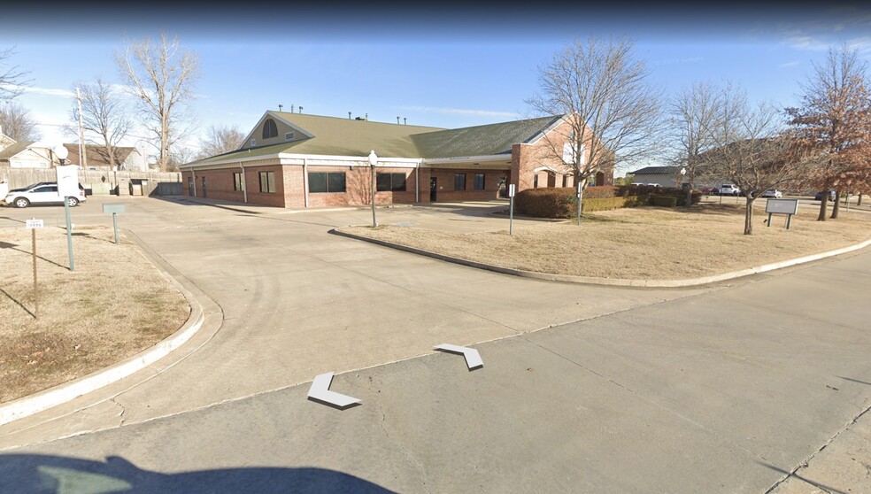 Primary Photo Of 9423 E 95th Ct, Tulsa Specialty For Lease