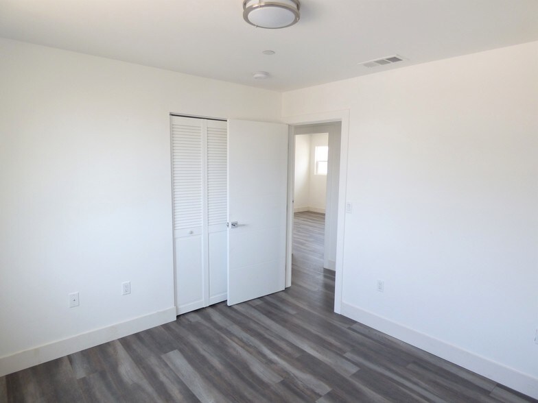 More Photos Of 6732 Irvine Ave, North Hollywood Apartments For Sale