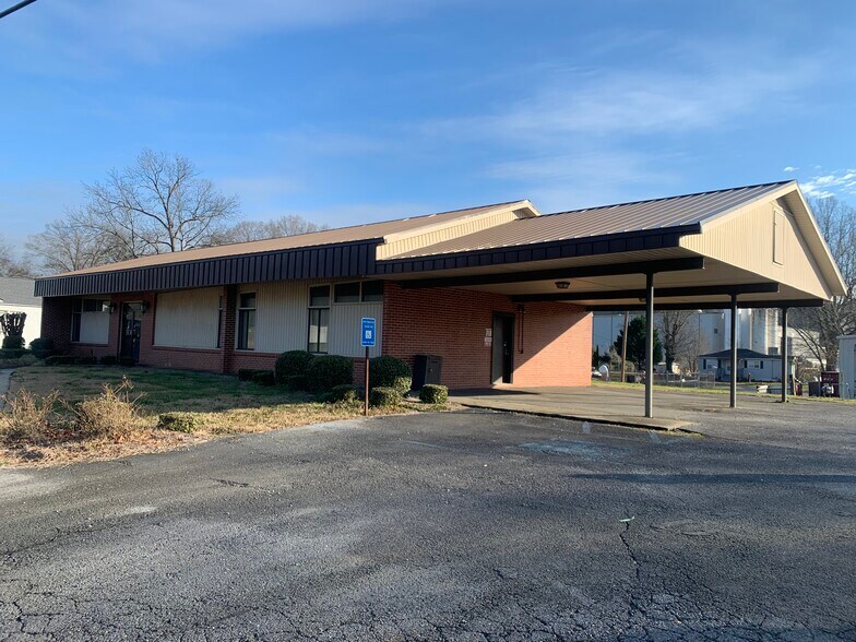 More Photos Of 1321 US Hwy 41 N, Calhoun Office For Lease