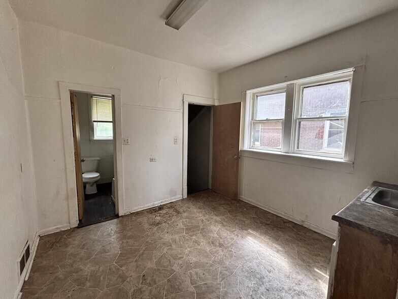 More Photos Of 12 Waltham St, Hammond Multifamily For Sale