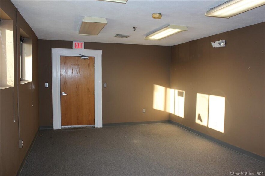 More Photos Of 987-1003 Main St, East Hartford Storefront Retail Office For Lease