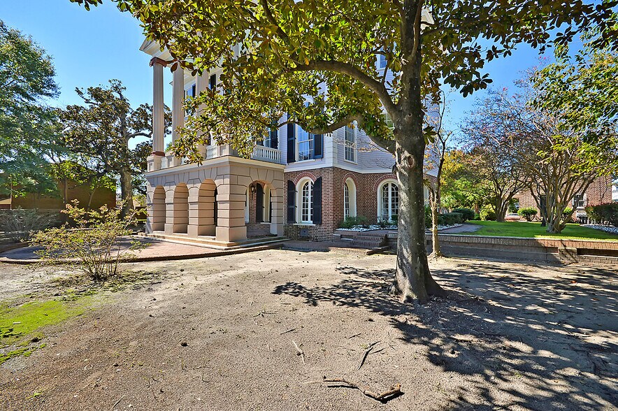 More Photos Of 635 E Bay St, Charleston Office Residential For Lease