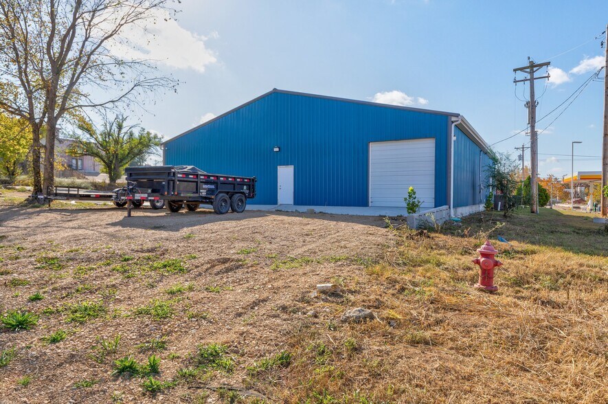 More Photos Of 516-522 Benham St, Bonne Terre Office For Lease