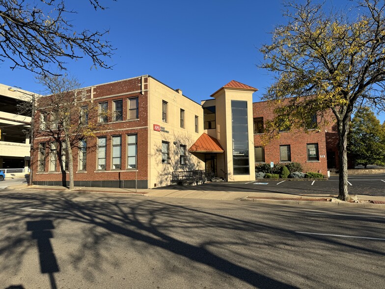 Primary Photo Of 313 S High St, Akron Office For Lease