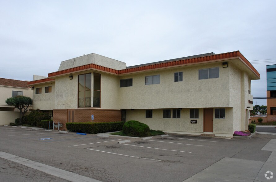More Photos Of 8101 Newman Ave, Huntington Beach Medical For Lease