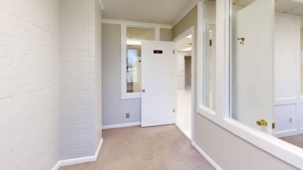 More Photos Of 403 W Admiral Doyle Dr, New Iberia Distribution For Sale