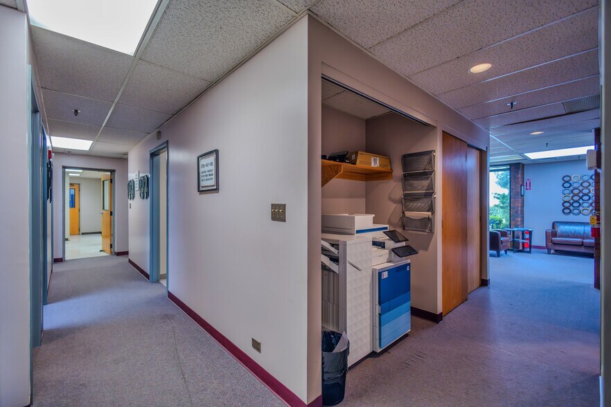 More Photos Of 1525 Holmes Rd, Elgin Industrial For Sale