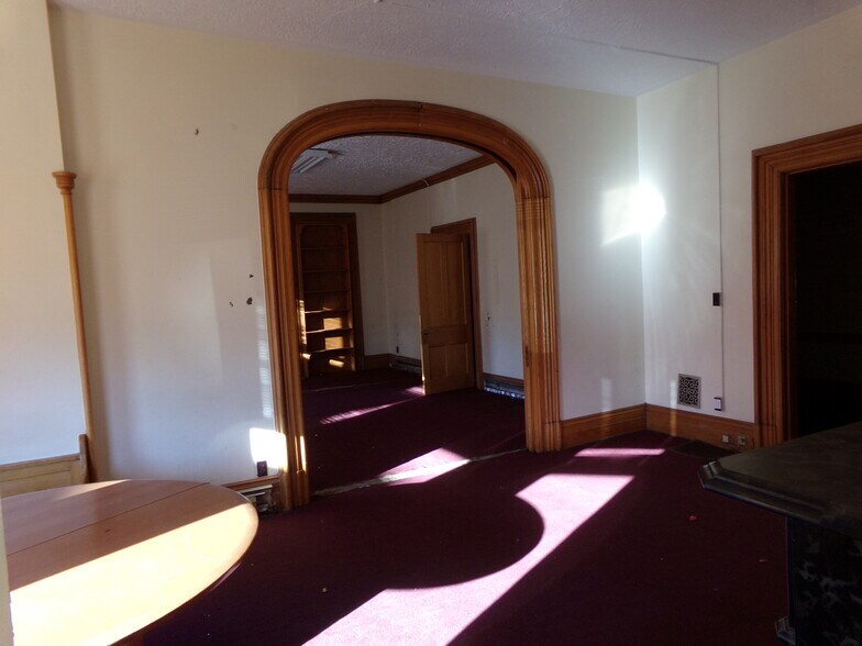 More Photos Of 721 Lincoln Way E, Massillon Office Residential For Sale