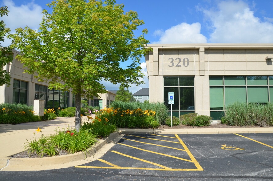 More Photos Of 320 Cardinal Dr, St Charles Medical For Lease