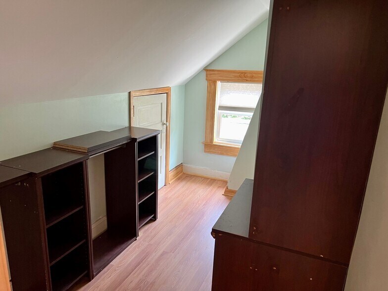 More Photos Of 91 Green St, Huntington Office Residential For Sale