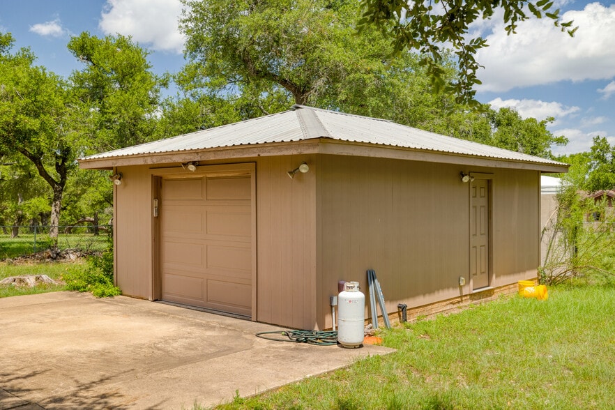 More Photos Of 13231 Rooster Springs Rd, Austin Office Residential For Sale