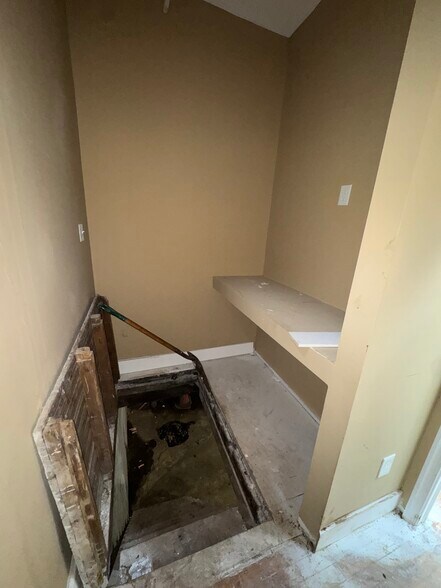 More Photos Of 2449 Shirley Ave, Baltimore Flex For Sale