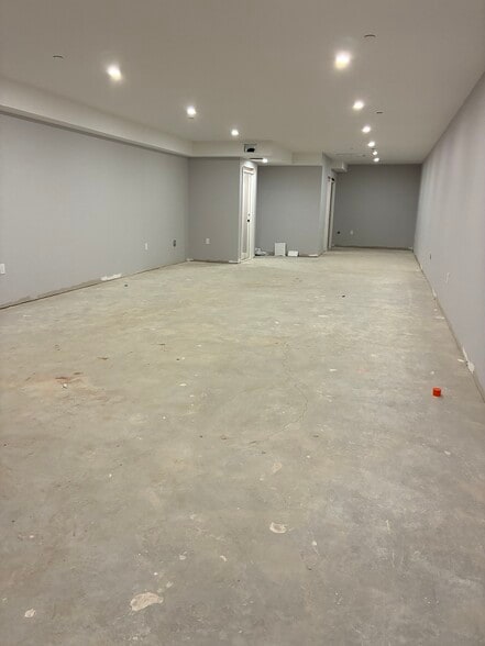 More Photos Of 481 Jewett Ave, Staten Island General Retail For Lease